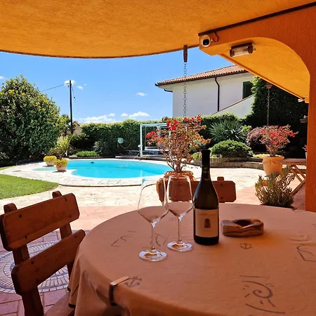 Apartman Superior Wisteria With Pool *