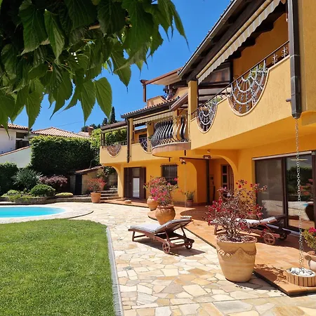 Appartement Superior Wisteria With Pool Portorož