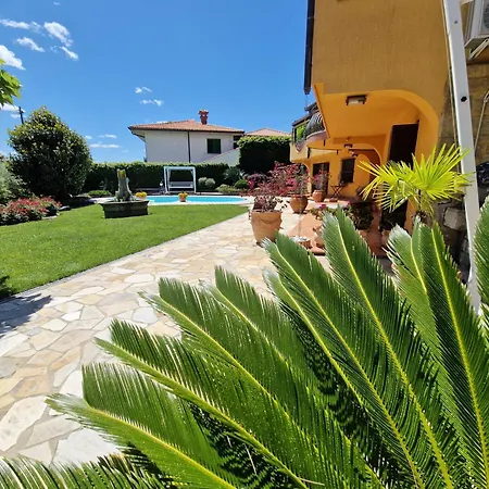 Appartement Superior Wisteria With Pool