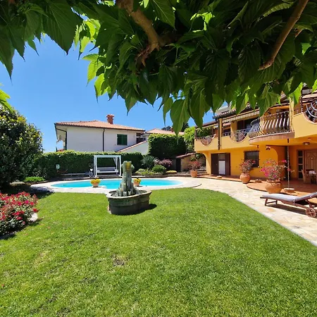Superior Wisteria With Pool * Portoroz