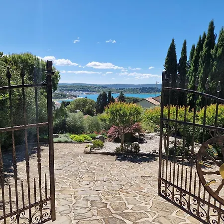Superior Wisteria With Pool Appartement