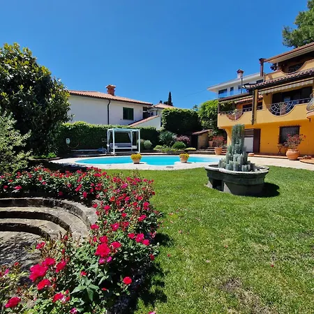 Appartement Superior Wisteria With Pool *