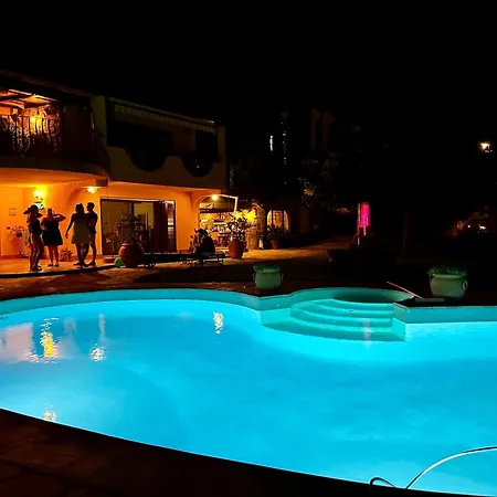 Superior Wisteria With Pool Appartement