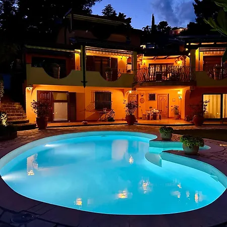 Superior Wisteria With Pool Apartman *
